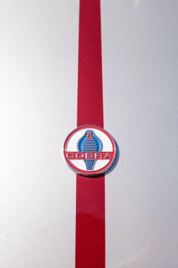 Kırmızı beyaz 1965 Shelby Kobra