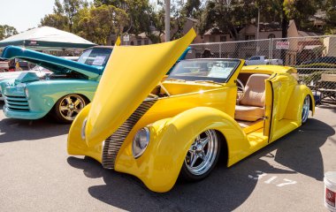 Parlak Sarı 1937 Ford Coupe Cabrio 