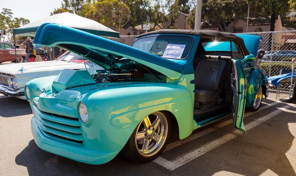 Mavi 1946 Ford Cabrio