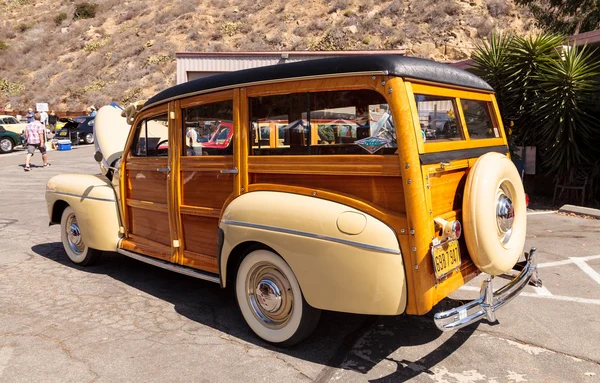 Tan et bois 1946 Ford Woody — Photo