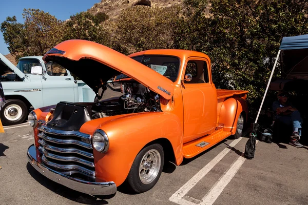 Orange 1948 Chevy lastbil — Stockfoto