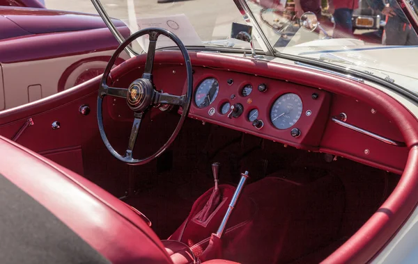 Blanc 1956 Jaguar XK 140 MC — Photo