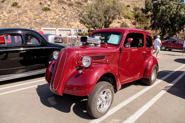 Röd 1951 Ford Anglia Coupe — Stockfoto