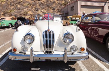 Beyaz 1956 Jaguar XK 140 MC