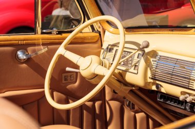 Sarı 1940 Ford Deluxe Üstü açılır 