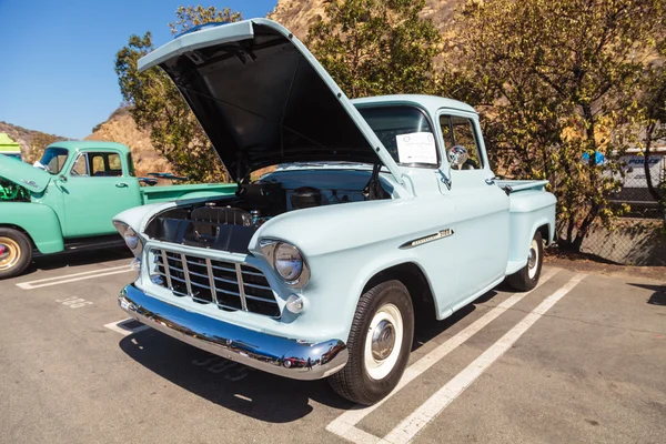 Camion à grande fenêtre Chevrolet 3100 1955 bleu clair — Photo