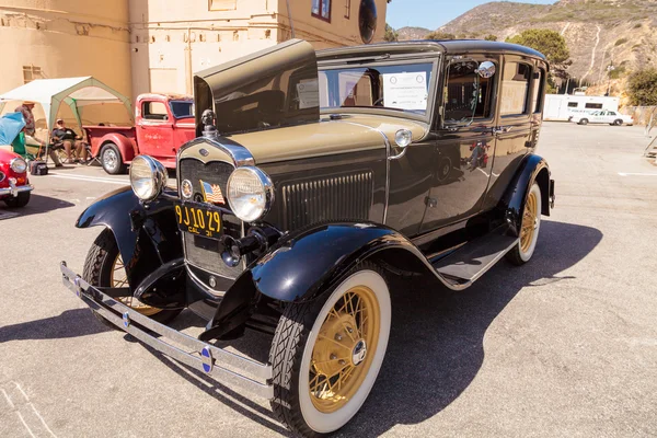 Tan 1931 Ford Slant Window Town Sedan — Stock Photo, Image