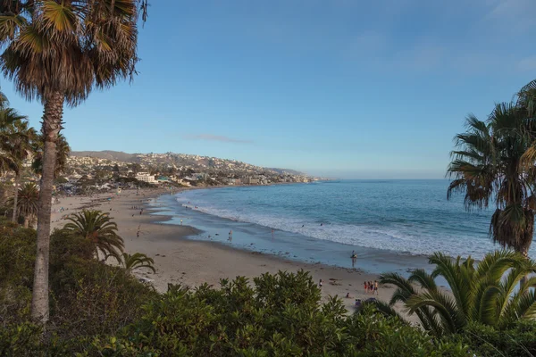 Playa principal vista de la ciudad en Laguna Beach — Foto de Stock