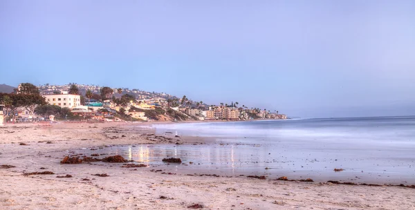 Playa principal vista de la ciudad en Laguna Beach — Foto de Stock