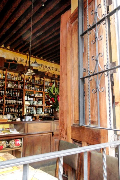 Almacen Troccoli in Antigua, Guatemala — Stockfoto