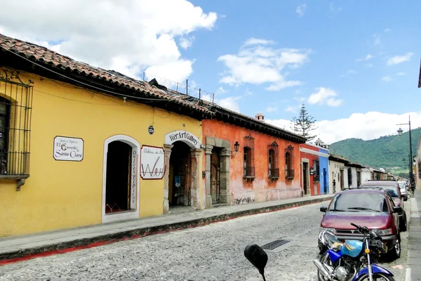 Ruas de paralelepípedos de Antigua, Guatemala — Fotografia de Stock