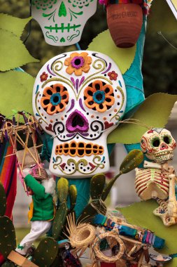Çiçek ve iskelet Dia de los Muertos alter