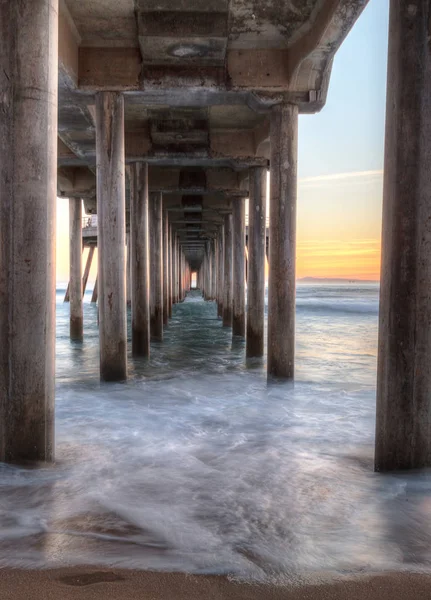 HDR Puesta de sol detrás del muelle de Huntington Beach — Foto de Stock