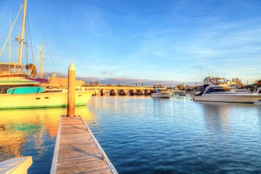 Balboa Island günbatımı Harbor'da