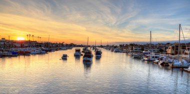 Balboa Island günbatımı Harbor'da