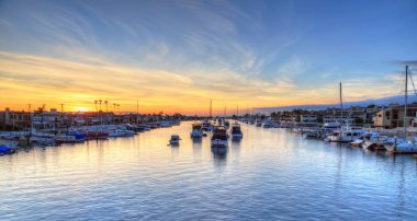 Balboa Island günbatımı Harbor'da