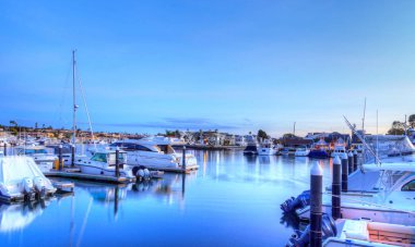 Balboa Island günbatımı Harbor'da