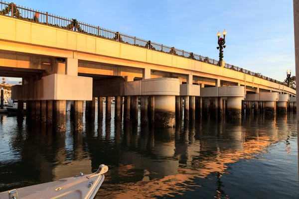 Puente a la isla de Balboa en Navidad — Foto de Stock