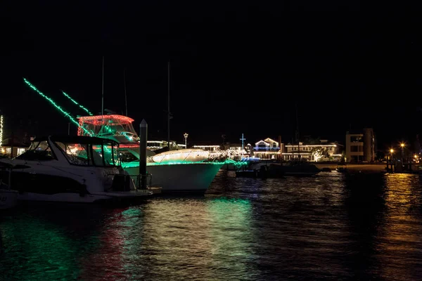 Teknelerden renkli tatil ışıkları — Stok fotoğraf