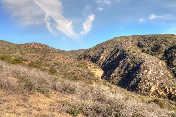 Sendero de senderismo con vistas a la costa de Laguna Beach — Foto de Stock