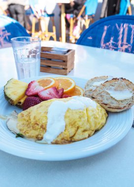 Kahvaltı omlet peynir ile,