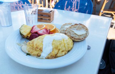 Kahvaltı omlet peynir ile,
