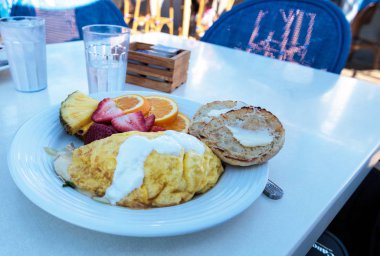 Kahvaltı omlet peynir ile,
