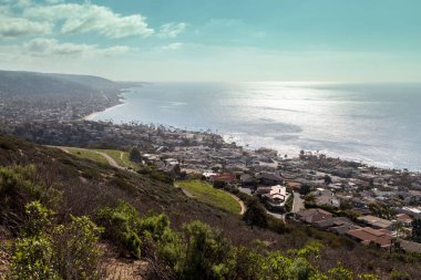 Ana olmak gösteren havadan görünümden Laguna Beach sahil