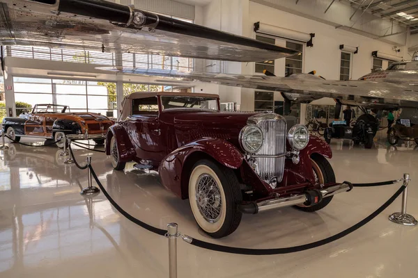 Red 1935 Duesenberg Model J — Stock Photo, Image