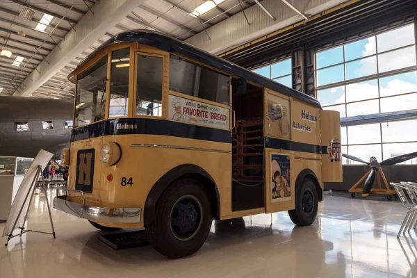 Sarı 1940'larda Divco Helms ve ekmek kamyon