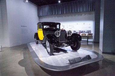 Sarı ve siyah 1929 Bugatti türü 44 Fiacre