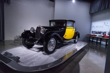 Sarı ve siyah 1929 Bugatti türü 44 Fiacre