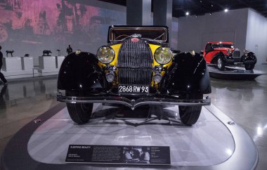 Sarı ve siyah 1935 Bugatti türü 57 Ventoux
