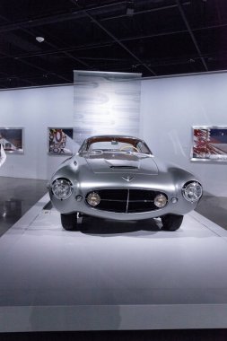 Gümüş 1953 Fiat 8v süpersonik Ghia tarafından