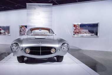 Gümüş 1953 Fiat 8v süpersonik Ghia tarafından
