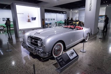 Gümüş 1953 Nash-Healey Cabrio Pinin Farina tarafından