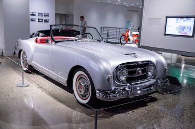 Gümüş 1953 Nash-Healey Cabrio Pinin Farina tarafından
