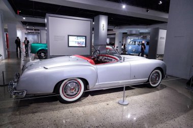 Gümüş 1953 Nash-Healey Cabrio Pinin Farina tarafından