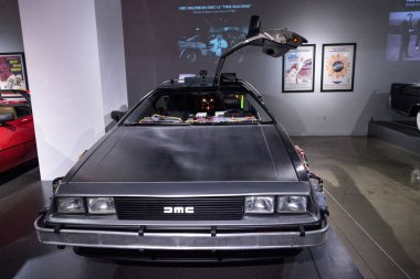 1981 DeLorean'ı Dmc-12 zaman makinesi gümüş