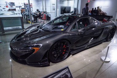 Koyu gümüş 2015 Mclaren P1