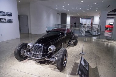 Siyah 1927 Ford Model T özel roadster