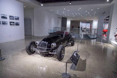 Siyah 1927 Ford Model T özel roadster