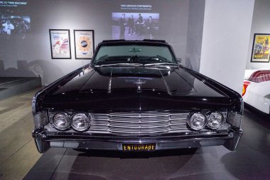 Siyah 1965 Lincoln Continental