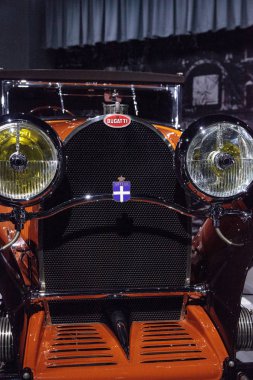 Turuncu Bugatti Tipi 46 Cabriolet