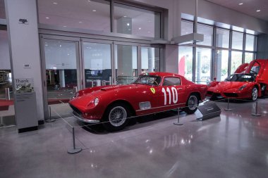 Klasik kırmızı Ferrari