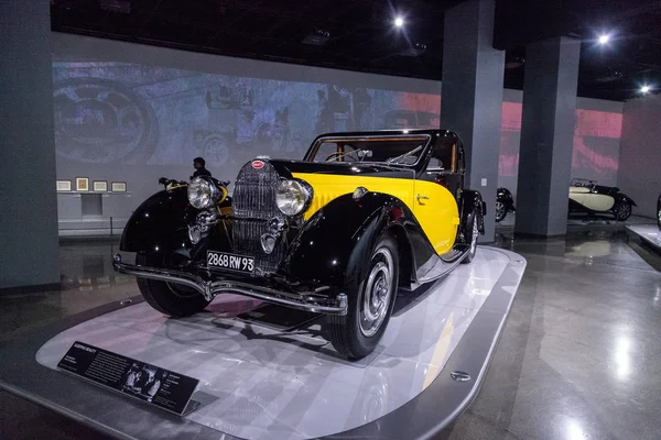 Gula och svarta 1935 Bugatti Type 57 Ventoux — Stockfoto