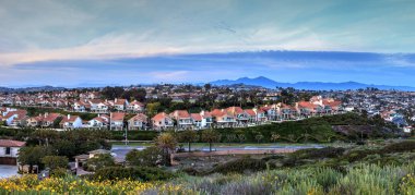 Dana Point sahil yolu evlerin panoramik görünüm