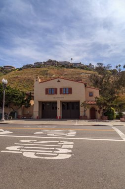 Laguna Beach yangın istasyonu bir Belediye Binası yanındaki