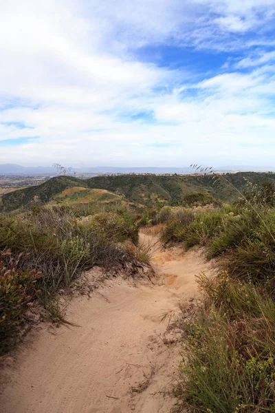 Aliso y Wood Canyons Wilderness Park rutas de senderismo en Laguna Be — Foto de Stock