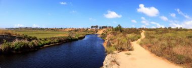 Üst Newport Bay doğa iz rüzgarların m boyunca hiking korumak